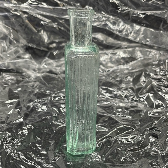 Vintage Victorian Ribbed Glass Apothecary Bottle “SULPHOLINE” Embossed 2 oz - Picture 3 of 8